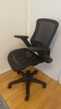 Mesh office chair