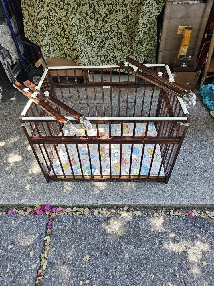 Vintage Porta Crib By Paris! Comes In Original Box !