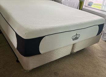 Beautiful Cal King Size Bed With Mattress