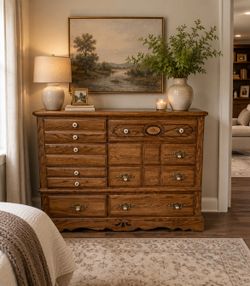 Vintage Solid Wood Dresser – Beautiful Oak Finish – Tons of Storage