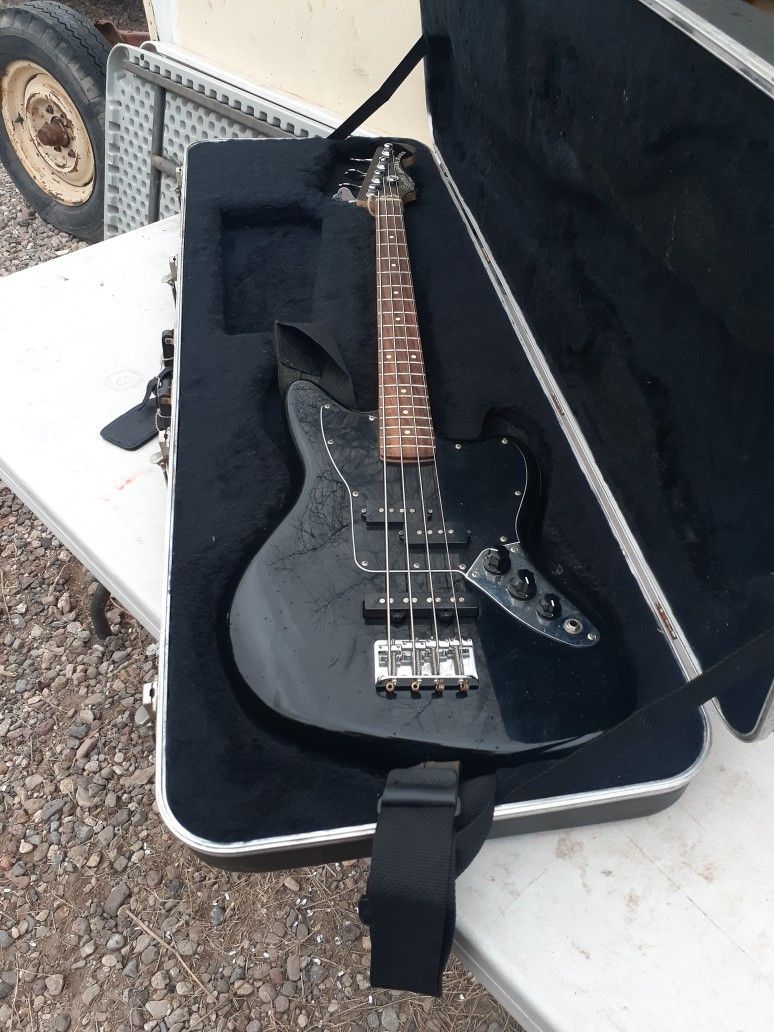 Fender Jaguar Squire Bass
