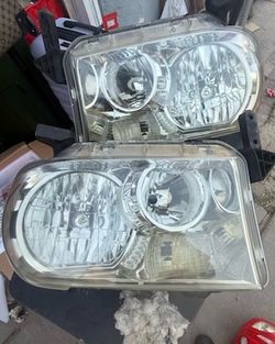 Toyota Tundra 2007-2013 Headlights