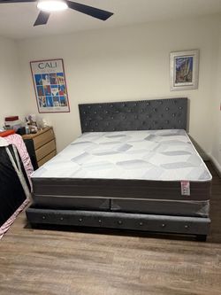 NEW MATTRESS KING SIZE PLUSH WITH BOX SPRING