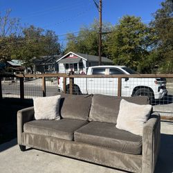 Couch With 🚚 Free Delivery 