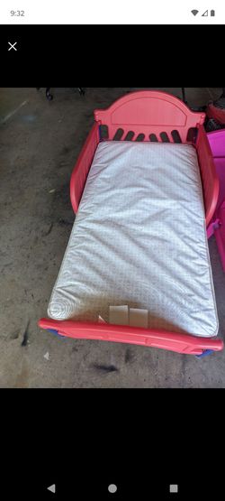 Toddler bed $10 mattress is also $10 great condition