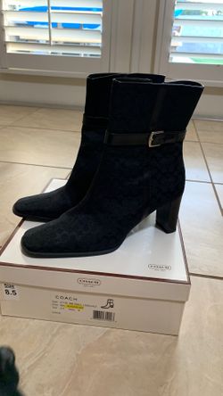 Coach boots size 8.5 black color