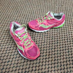 Saucony Guide 6 barbiecore running sneakers sz 7.5