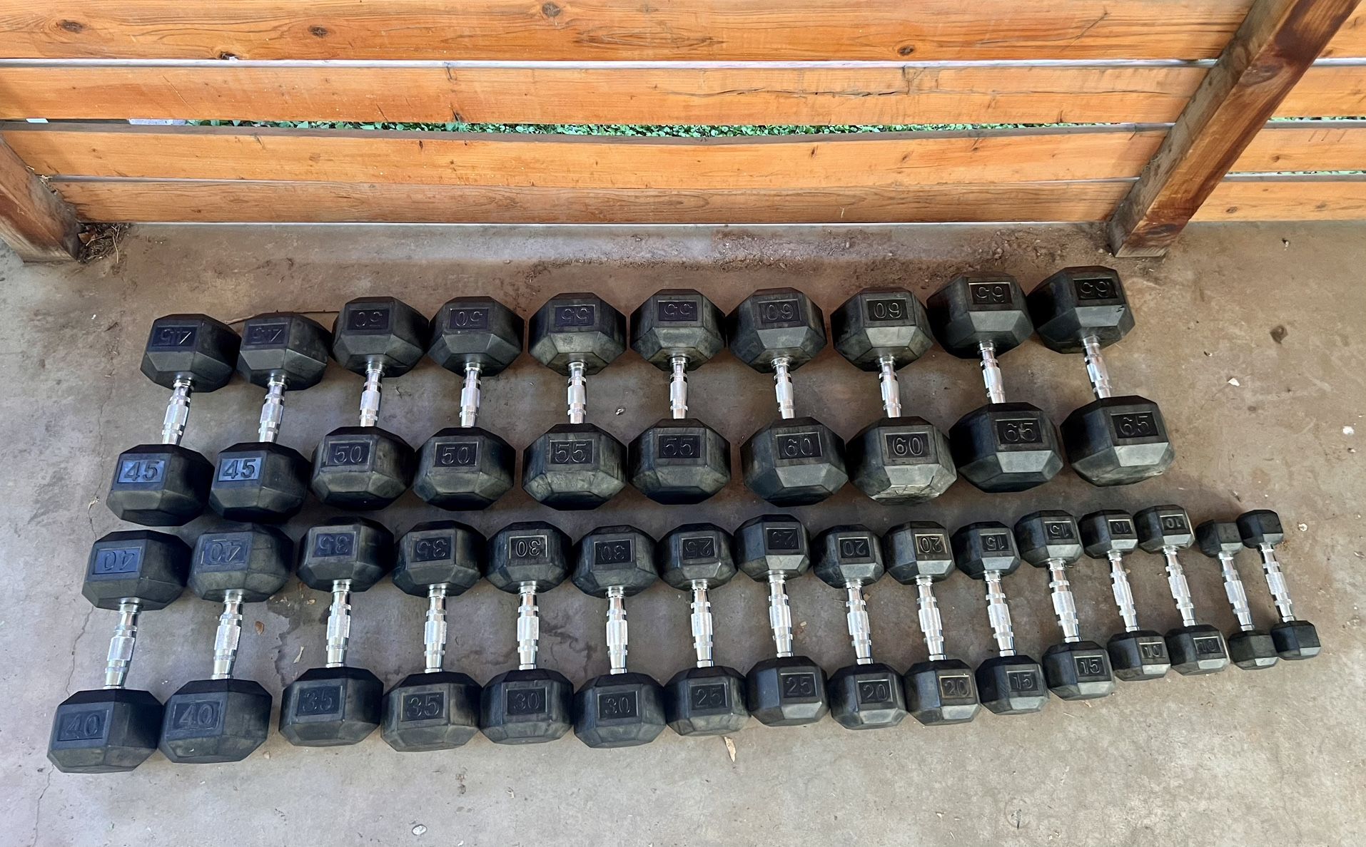 5-65lb rubber coated dumbbell set. 910 total lbs