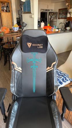 Secret Lab Titan Evo ( Ruined King Edition )