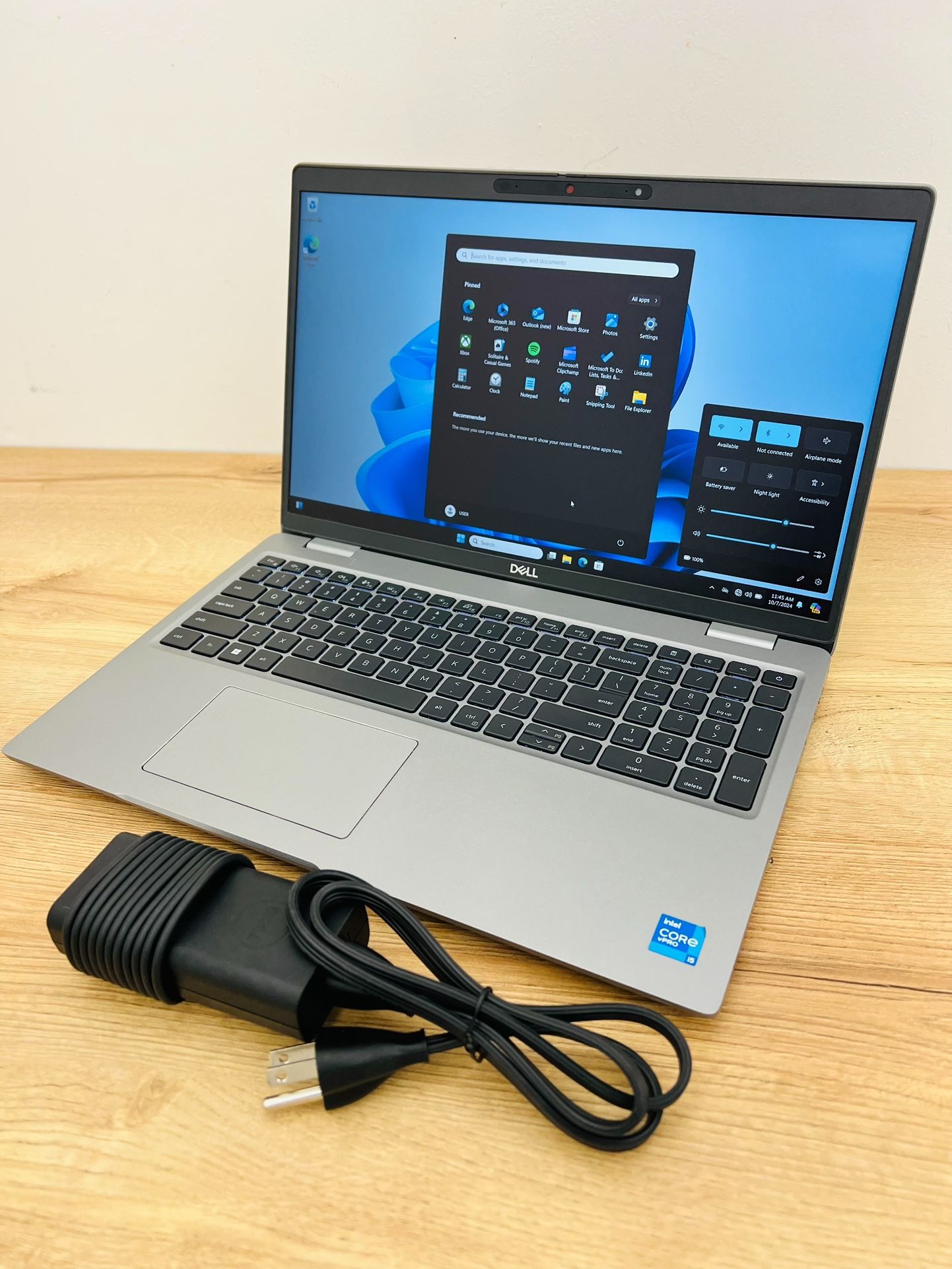 Dell 15.6” i5 vPro 11th Gen Quad Core Full HD touchscreen laptop / Windows 11 Pro / SSD / WiFi 6 AX / Camera / HDMI / Thunderbolt / Backlit / Charger