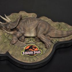 Chronicle Collectibles Jurassic Park - Sick Triceratops 1/35 Scale Statue