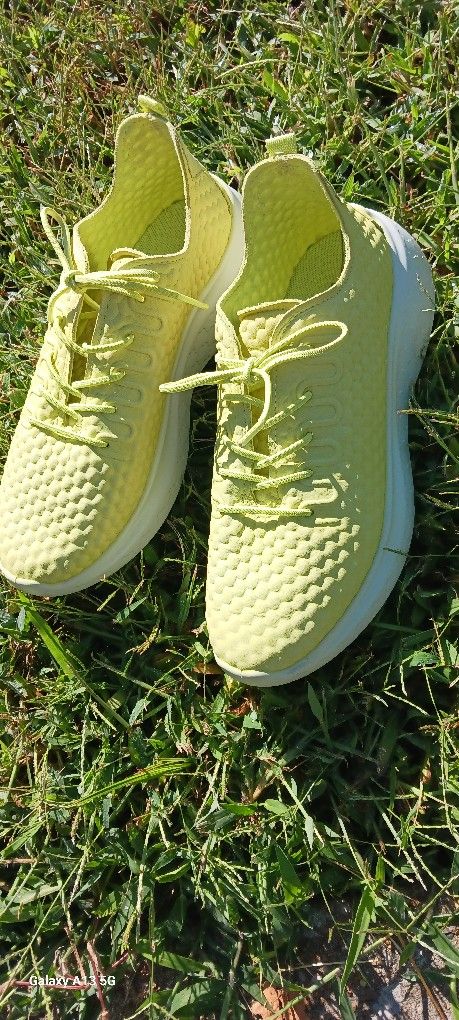 Used Ecco Therap Sunny Lime Size 8 to 8.5 Sneaker