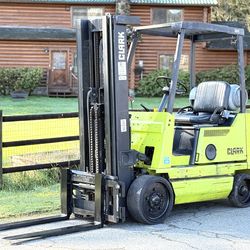 Forklift Clark LPG 5,000 lb capacity