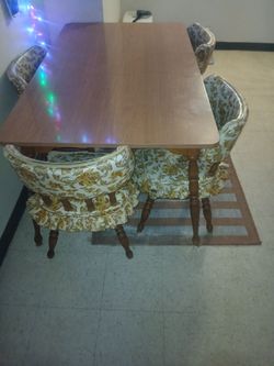 kitchen table & 4 chairs