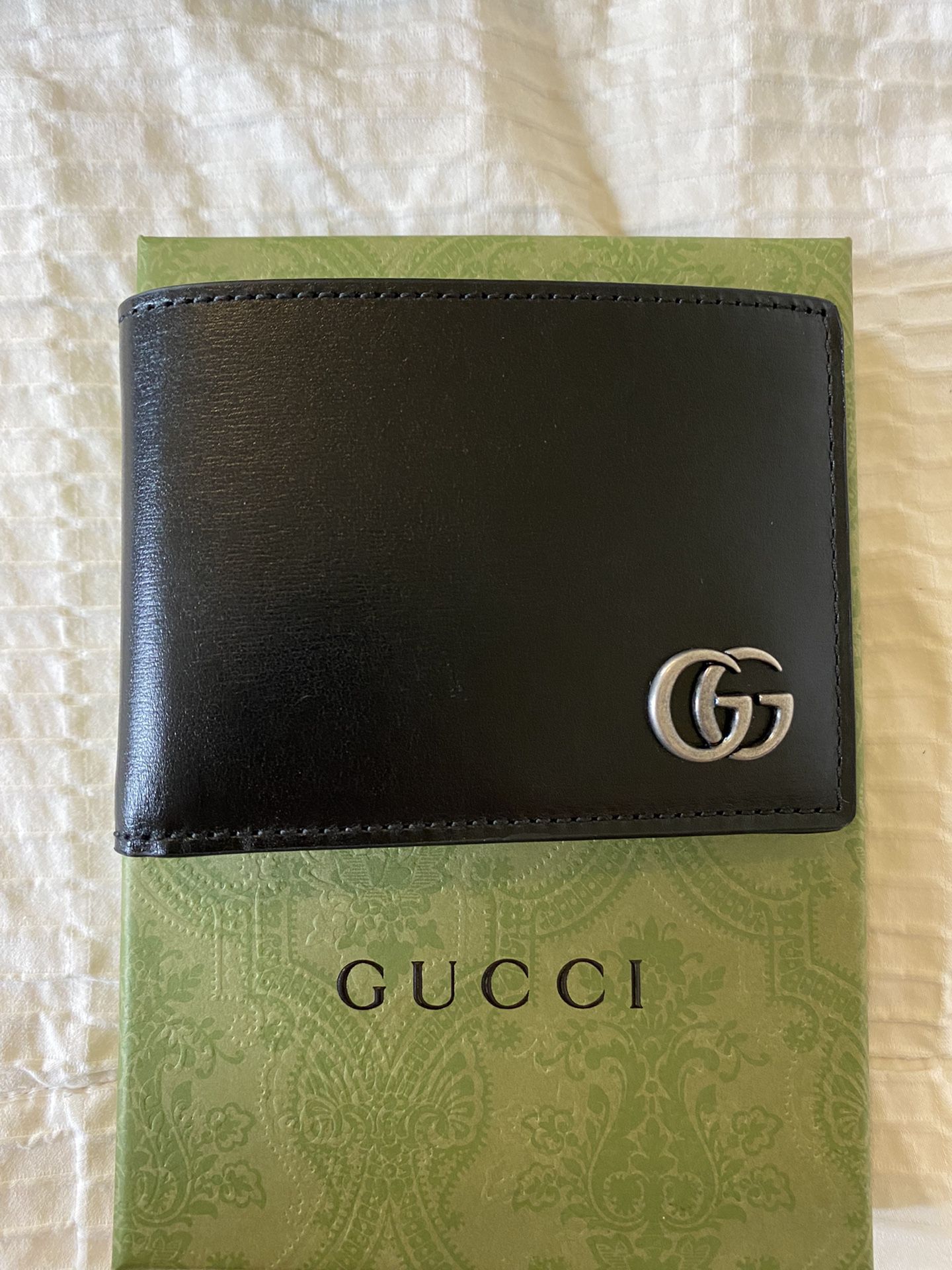 GUCCI “GG Marmont Bi-fold Wallet” 