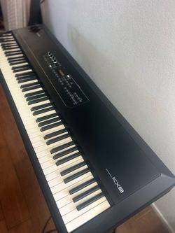 Yamaha KX8 - Keyboard Piano Graded Hammer Action MIDI Controller