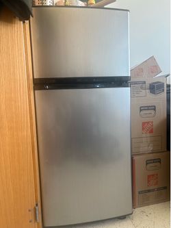 Insignia Fridge Freezer—LAST DAY TO PICKUP TODAY