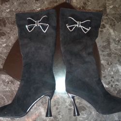 "39" 7.5. 4 Inch Knee-high Pump Black Suede Boots