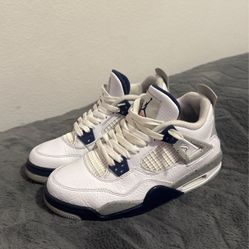 Jordan 4 Midnight Navy; Size 6 GS