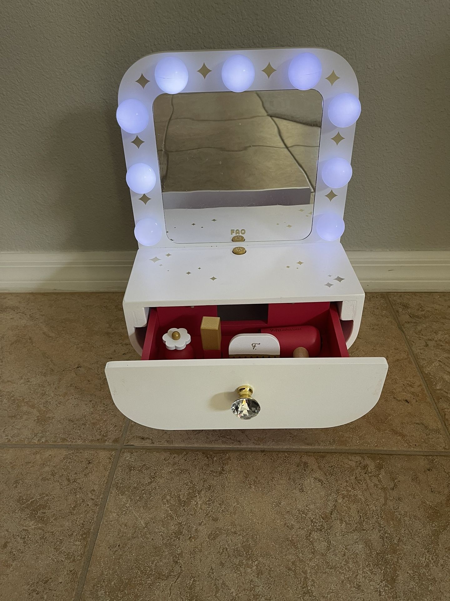 FAO Schwarz Vanity Mirror Makeup Set