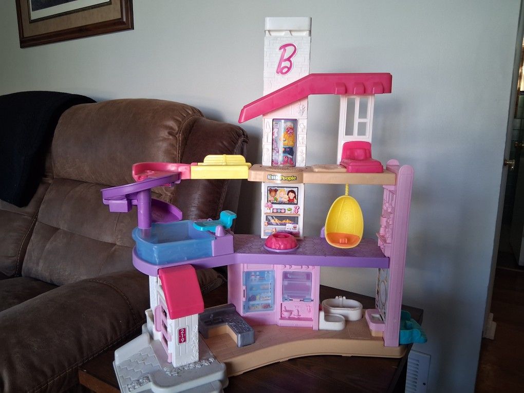 Little People- Barbie Dream House (& 2 Little People Barbies)