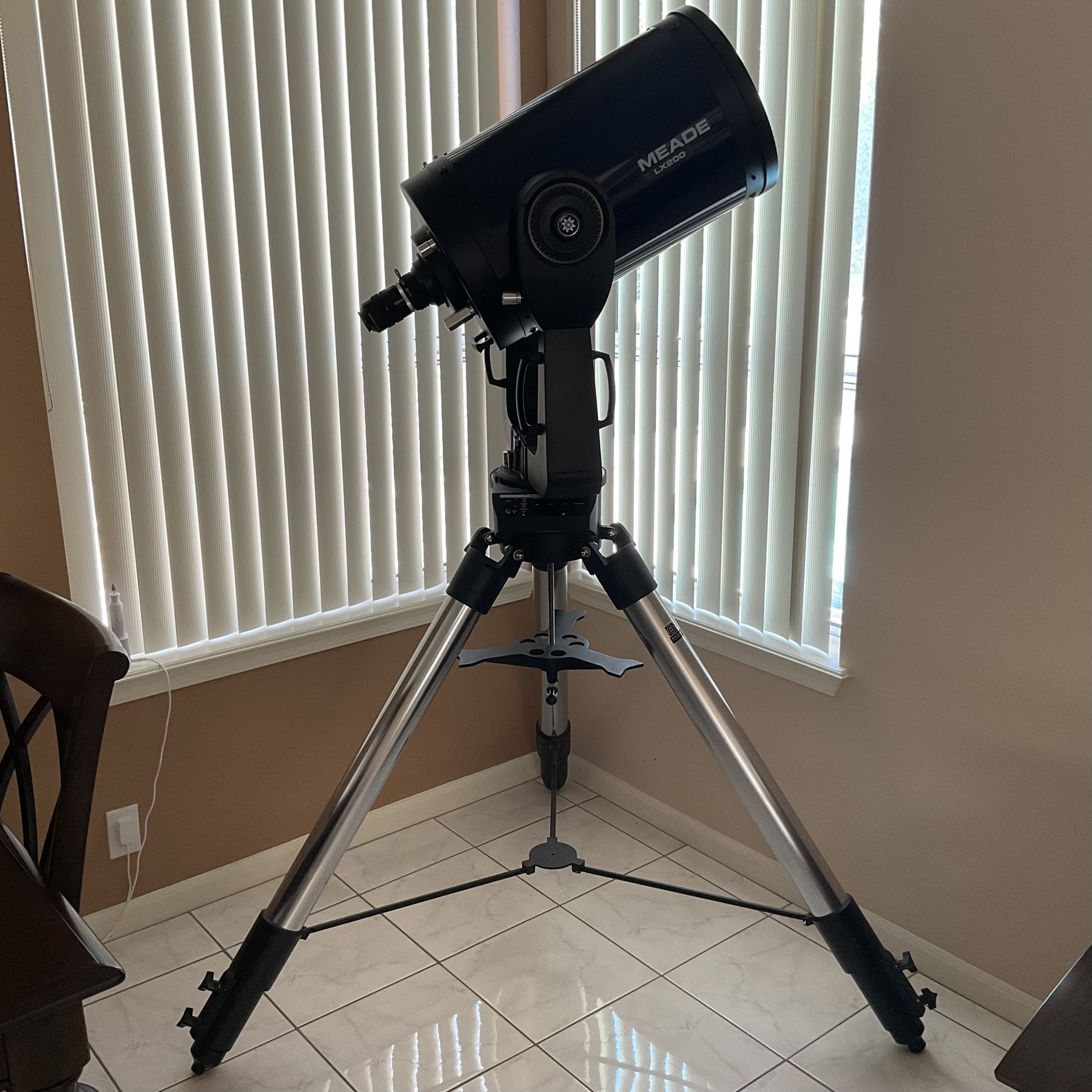 Meade 12" f/10 LX200 ACF Telescope with Giant Field Tripod