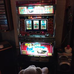 Cranky Contest Slot Machine 