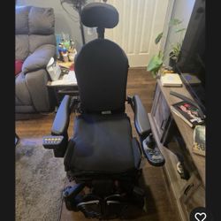 Mobility scooter: Quickie Q500m Power Wheelchair