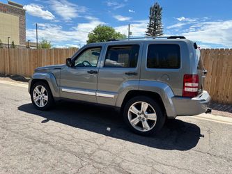 2012 Jeep liberty Limited jet  4 x 4  145,000 miles  $5200