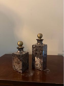 Home decorative pieces