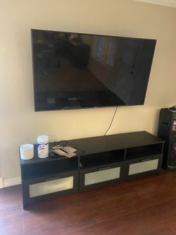 55” Samsung Smart Tv with wall mount