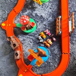 Disney Winnie the Pooh Train Set – Vintage with Figures & Track (Read Description)