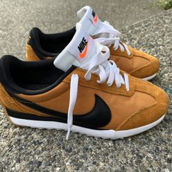Women’s Nike Pacific Shoes Size 7