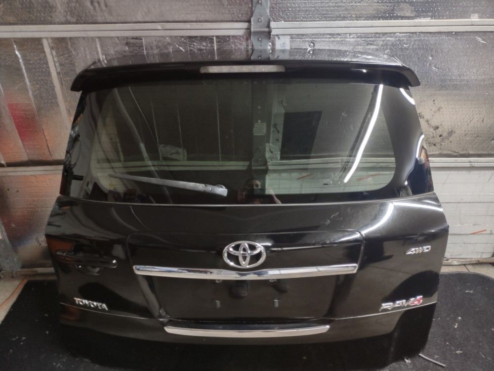 Toyota RAV4 Tailgate 
