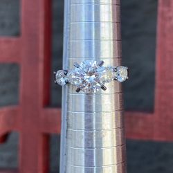 Stunning Glamour Ring 