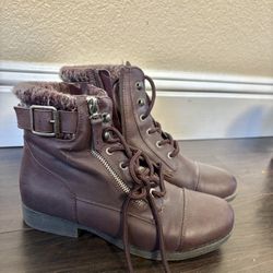 Woman’s Shoes Size 6 - Excellent Condition $5 