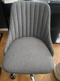 Petite Desk chair