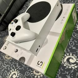 Opened Box- 512GB- Microsoft Xbox Series S Xbox Home Console W/ Accessories.