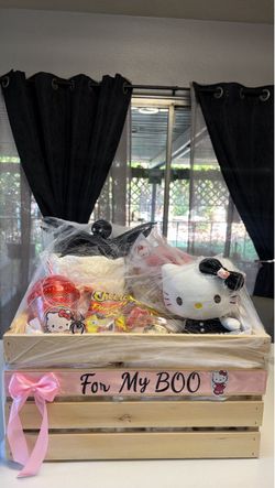 Hello Kitty baskets + bouquet!