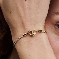 Pretty Stuff! Brand New Comes With Box)