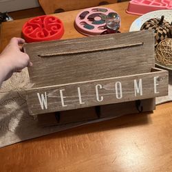 Welcome Wall Hanger With Hooks 