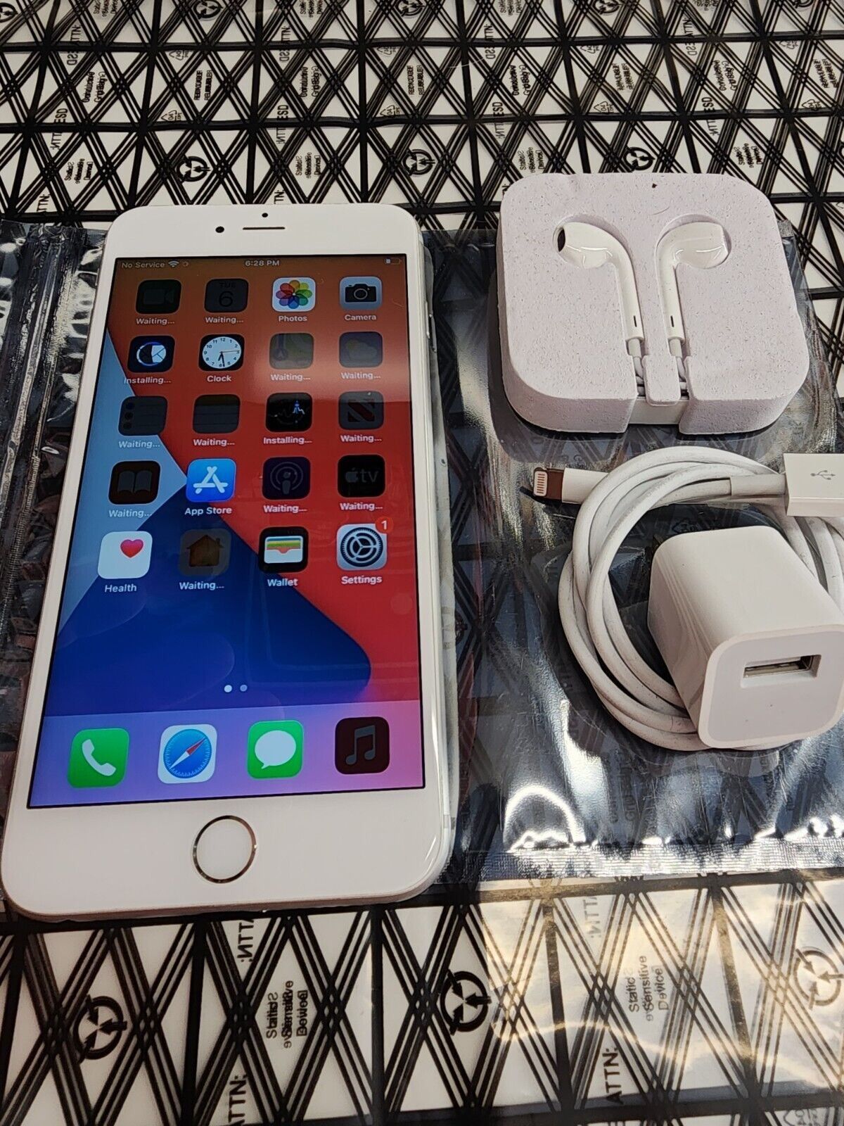 Apple iPhone 6s Plus - 32GB - Space Gray (Unlocked) A1687 (CDMA +