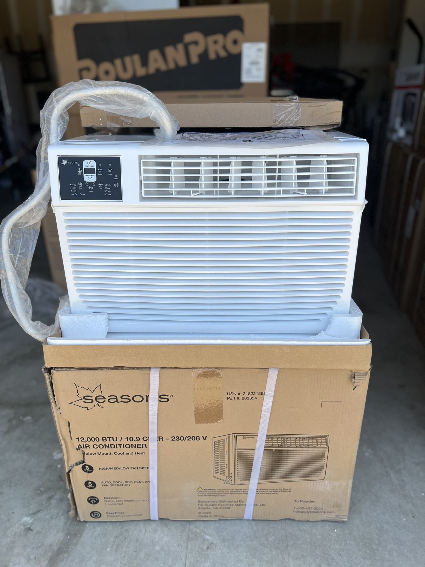 SEASONS 12,000btu / 10.9 CEEER 220v Air conditioner window mount COLD AND HEAT