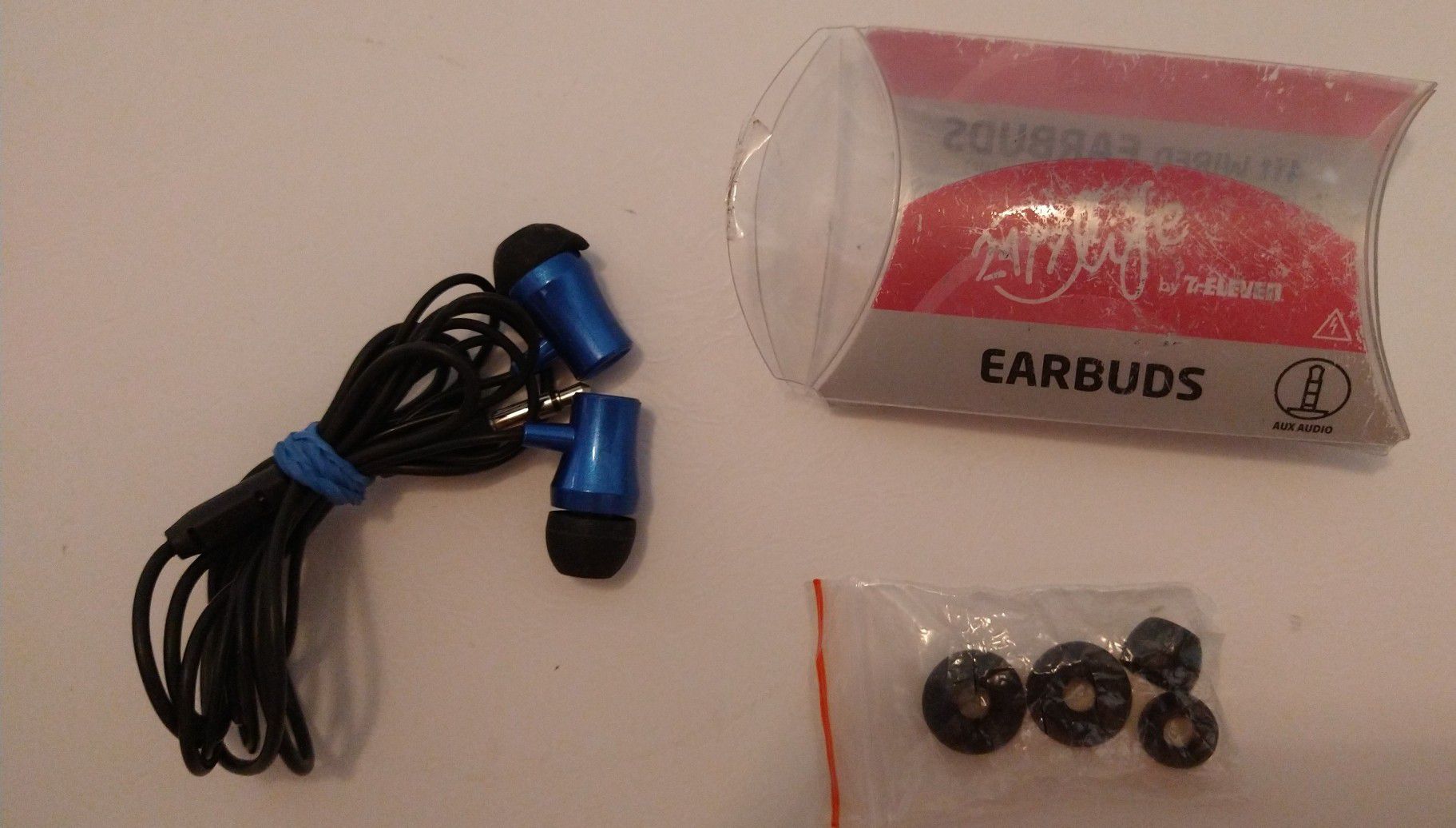 Earbuds with extra earpieces