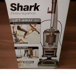 SHARK NAVAGATOR LYFT AWAY VACUUM 