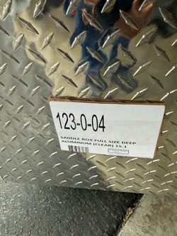 Weather Guard (Werner) 614-0-04 Tool Box; Chest; Single Lid; Powder Coated; Diamond Tread; Clear; Aluminum; 20-1/4 Inch Width x 37 Inch Length x 17 In