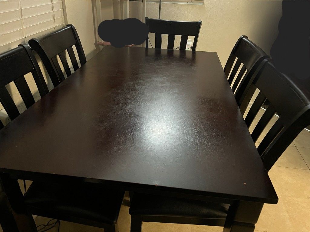 Best Offer: 6 Chair Dinning Table