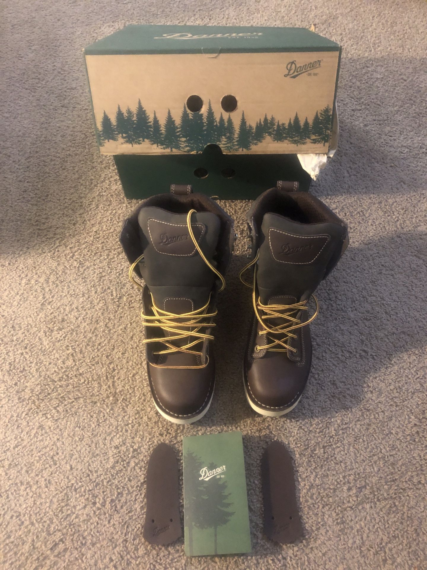 Danner Quarry USA Men’s 8” Brown Wedge Boots with GORE-TEX, Size 8.5 EE (Wide), Brand New, Waterproof, Made in USA !!!