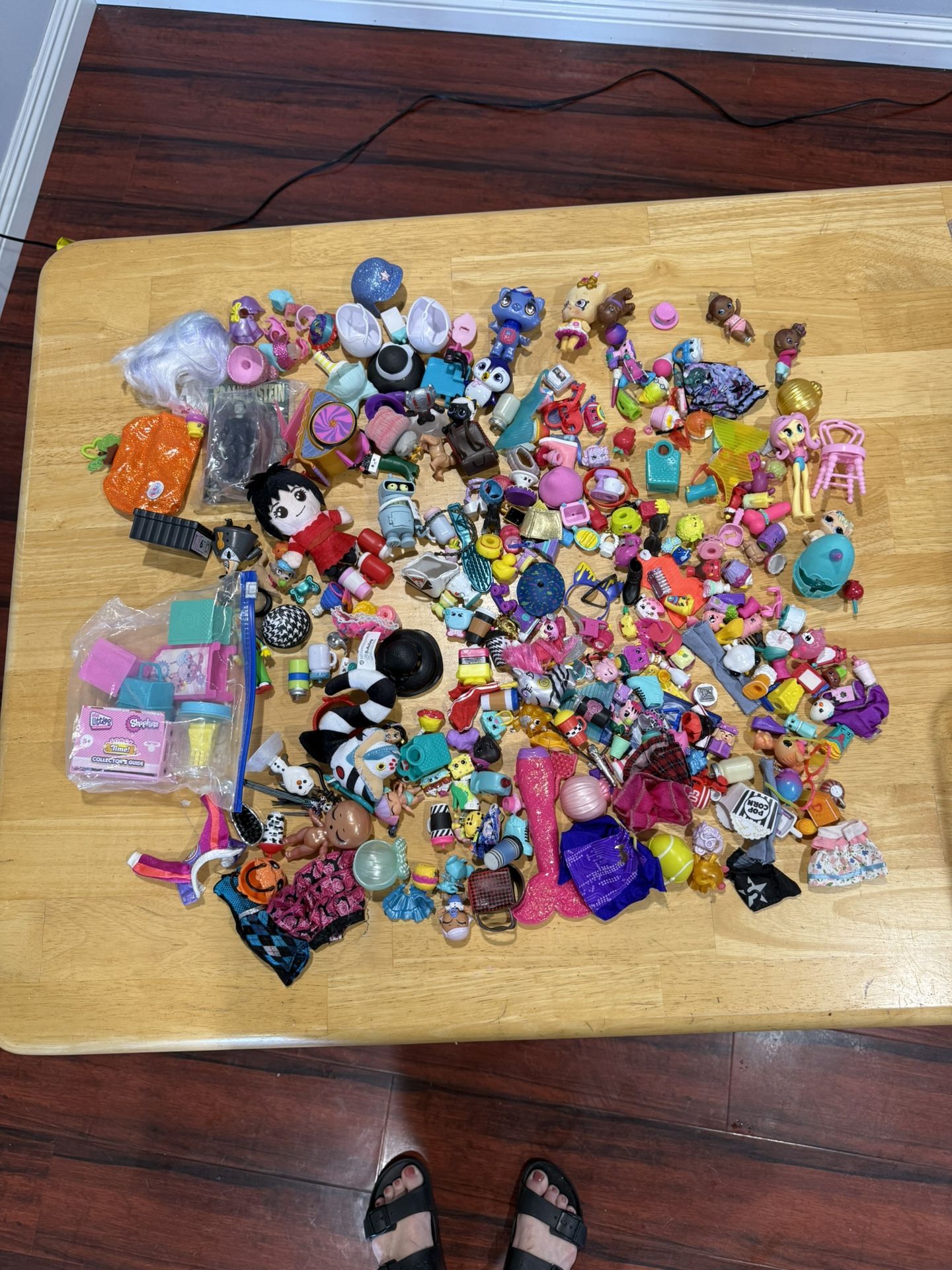 4.5 Pounds Of Little Dolls & Accessories Shopkins and Misc 
