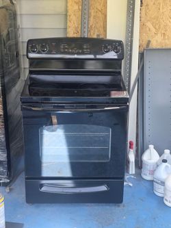 GE Black Electric Stove / Oven – 4 Burner Glass Top – $225